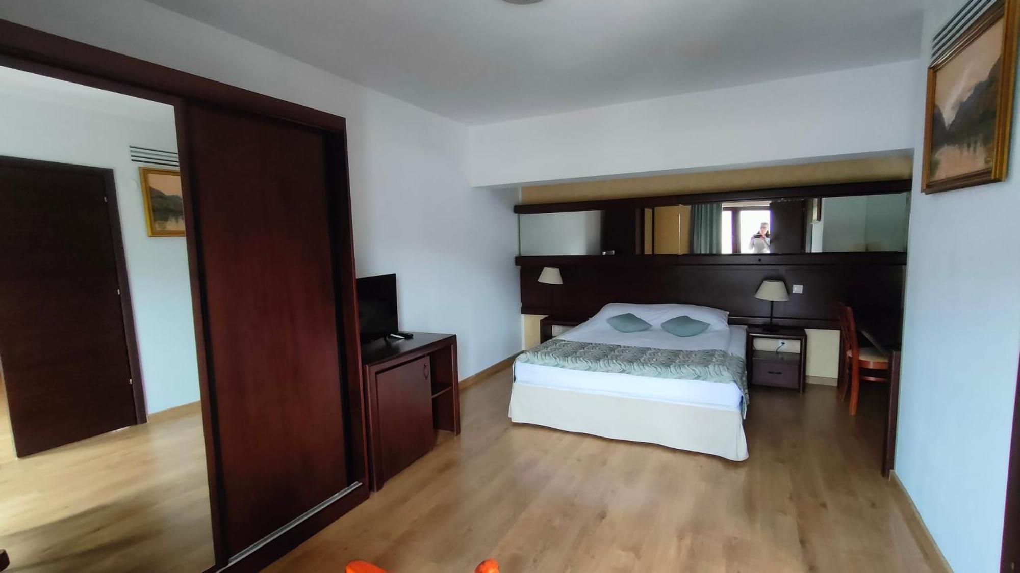 Hotel Valea Cu Pesti Căpăţîneni-Ungureni Eksteriør billede