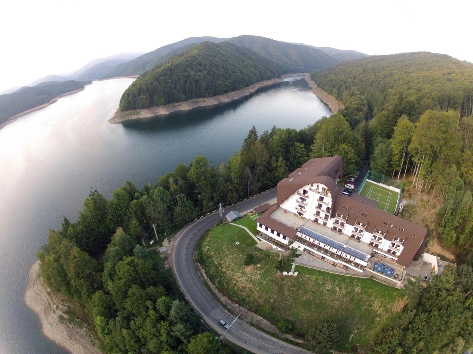 Hotel Valea Cu Pesti Căpăţîneni-Ungureni Eksteriør billede